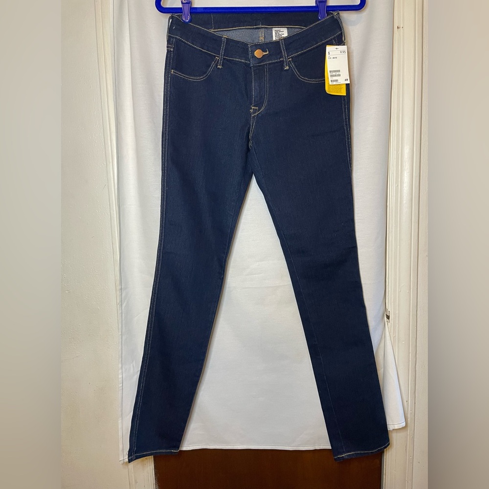 NWT H&M Dark Blue Skinny Jeans with Sleek Fit Size 28/32